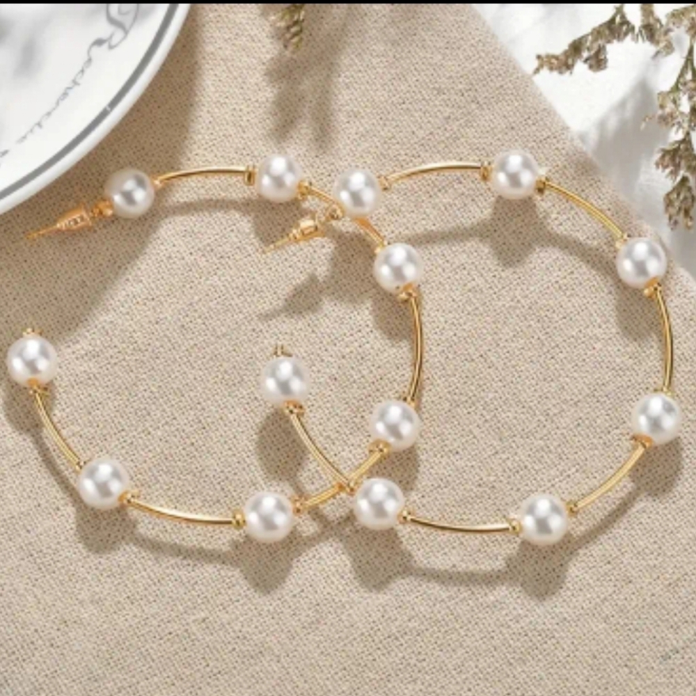 Elegant Gold Pearl Hoop Earrings - Picture 2 of 4